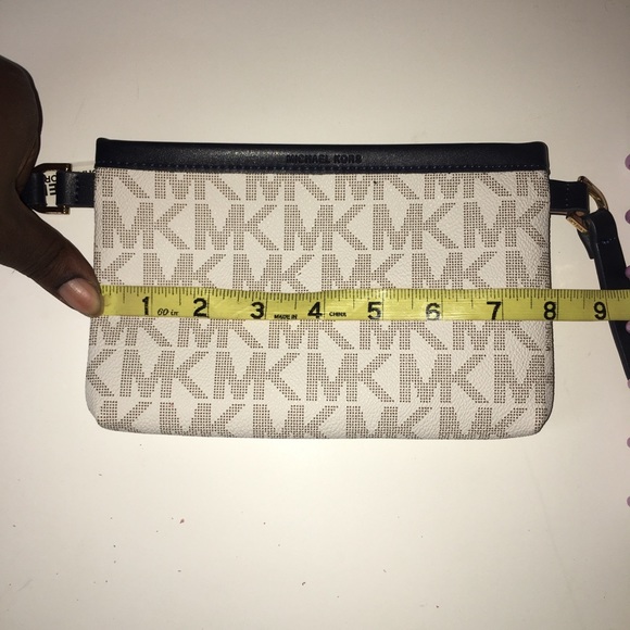 Michael Kors Fanny Pak - Picture 4 of 5
